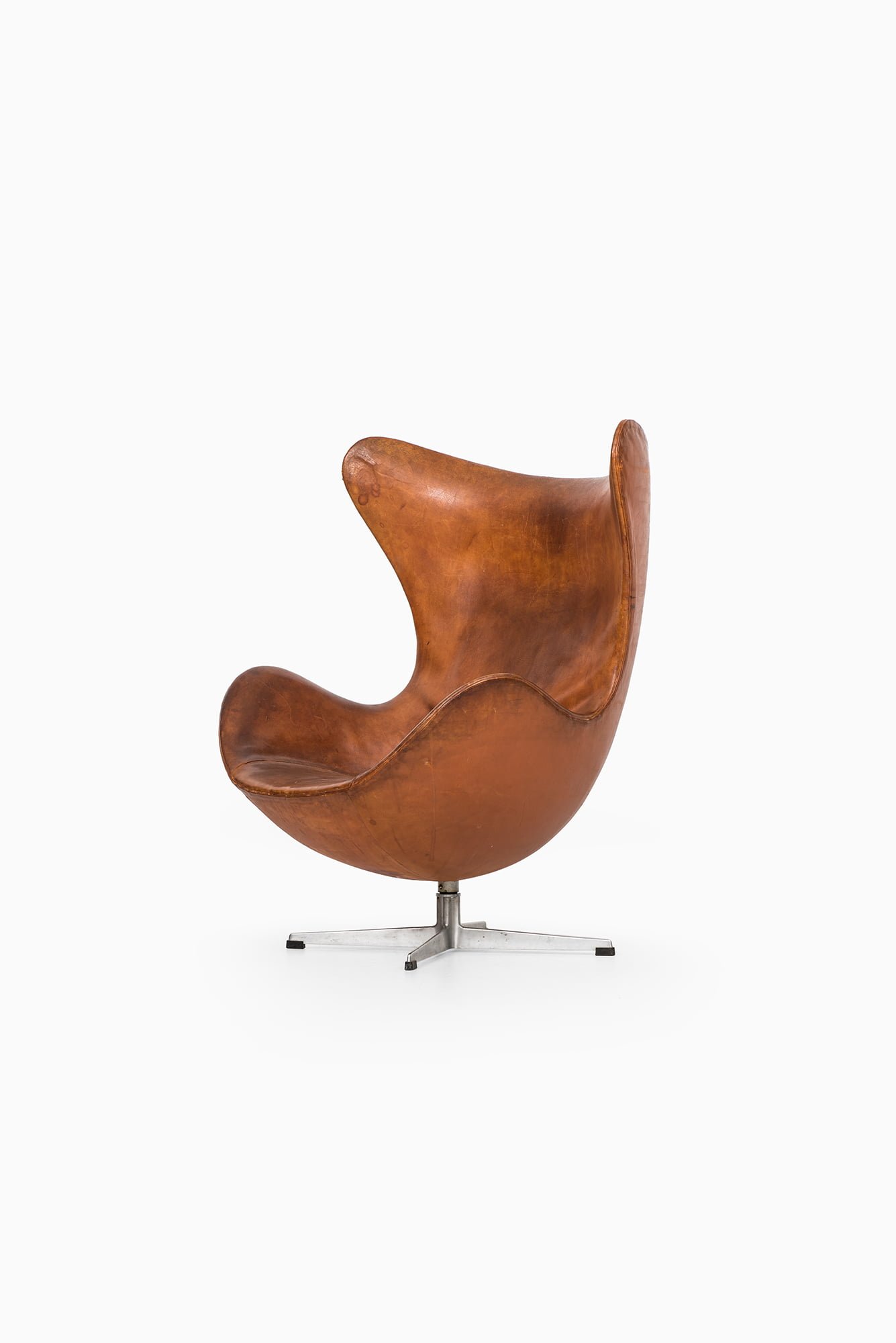 Arne Jacobsen egg easy chair by Fritz Hansen at Studio Schalling