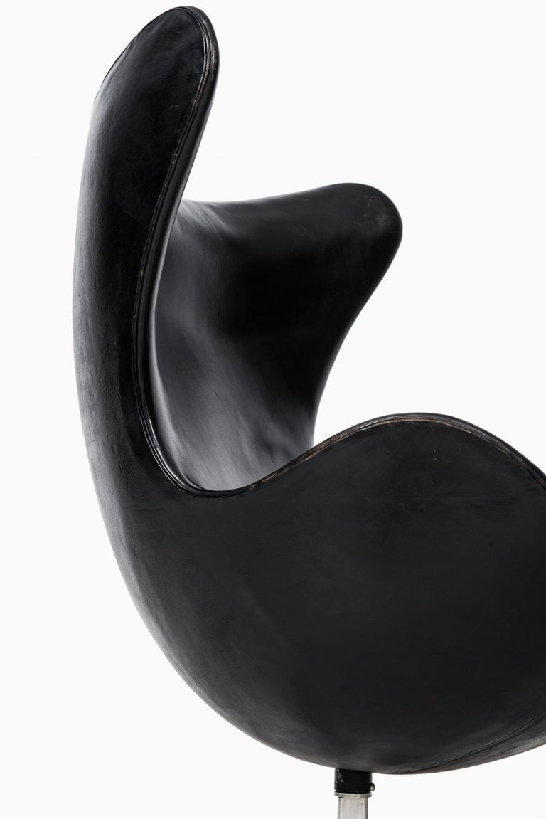 Arne Jacobsen egg chair model 3316 at Studio Schalling