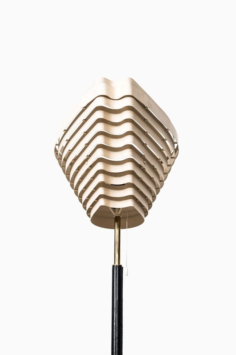 Alvar Aalto angel wing floor lamp by Valaistustyö at Studio Schalling