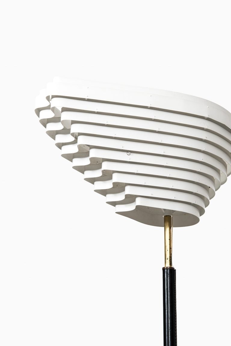 Alvar Aalto angel wing floor lamp by Valaistustyö at Studio Schalling