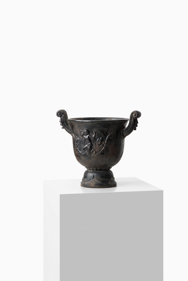 Ivar Johnsson Faun urn by Näfveqvarns bruk at Studio Schalling