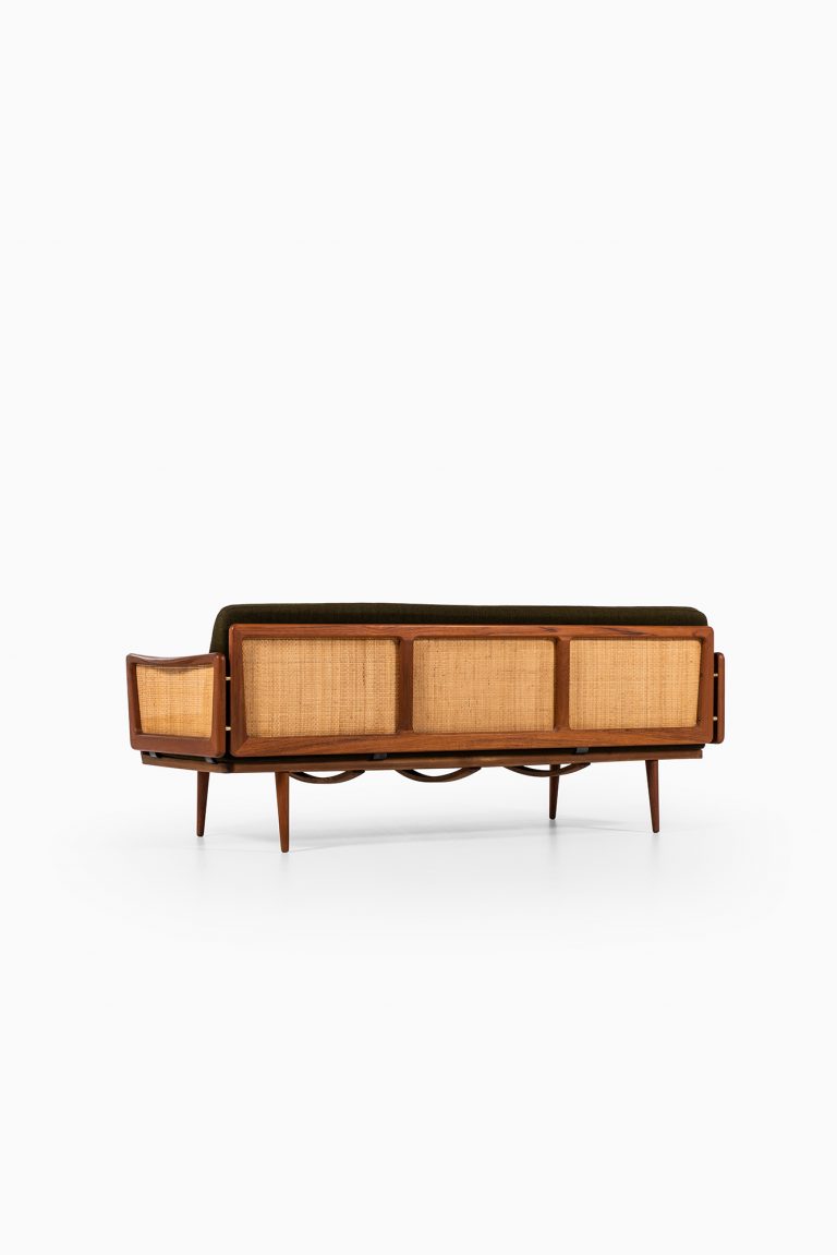 Peter Hvidt & Orla Mølgaard-Nielsen sofa at Studio Schalling