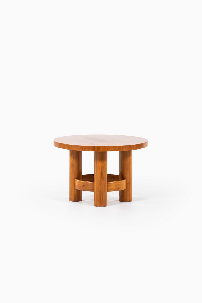 Coffee table in mahogany and elm by Reiners at Studio Schalling