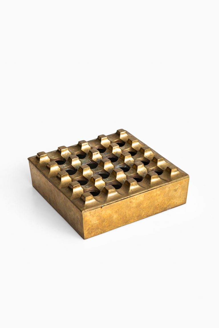 Beck & Jung ashtray in brass at Studio Schalling