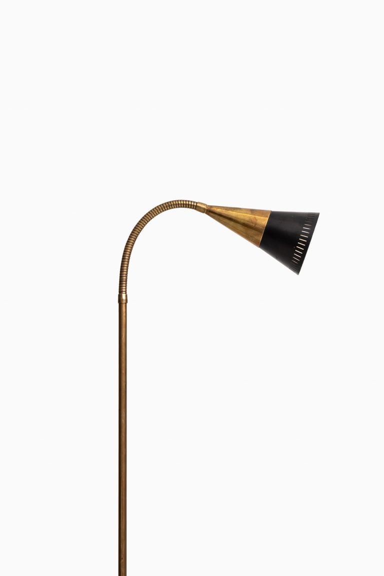Svend Aage Holm Sørensen floor lamp in brass at Studio Schalling