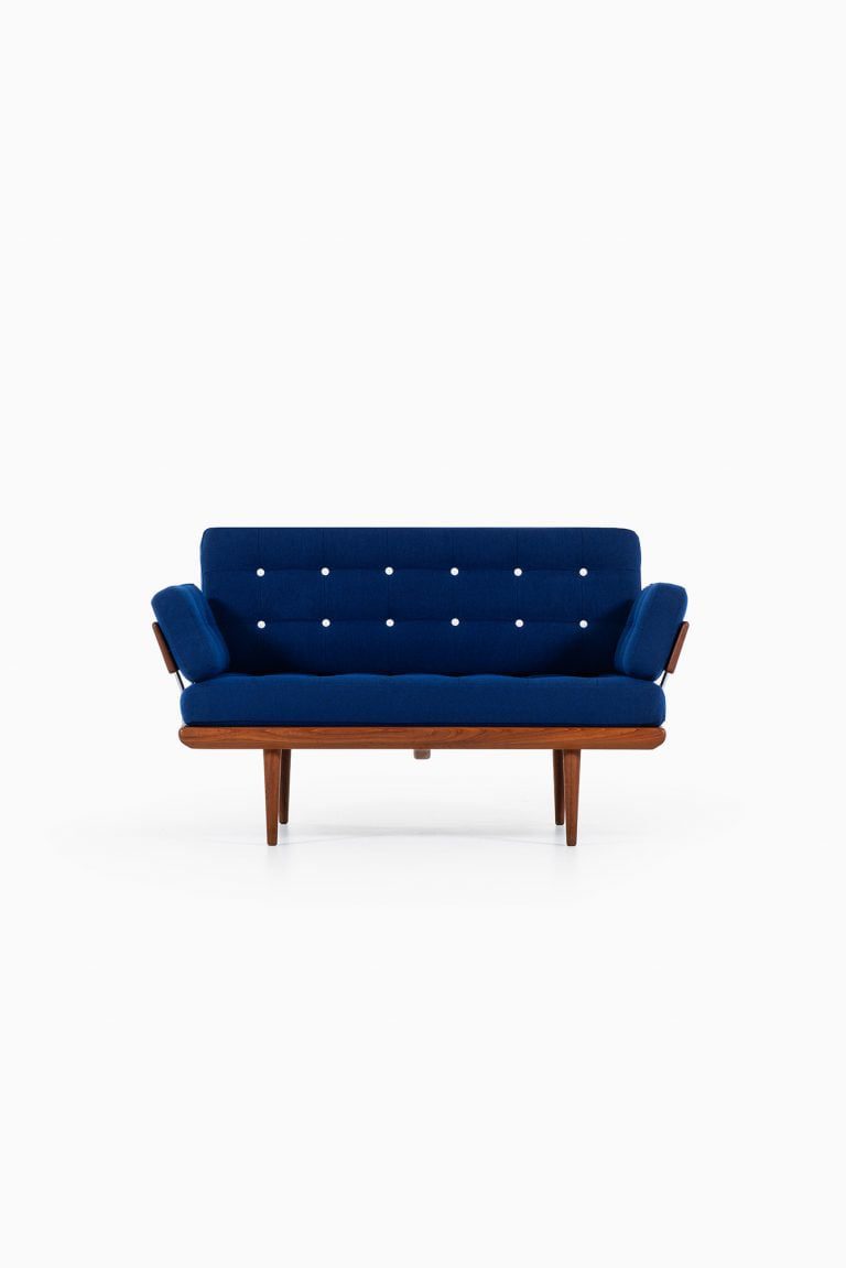 Peter Hvidt & Orla Mølgaard-Nielsen sofa at Studio Schalling