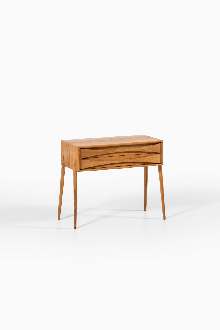 Rimbert Sandholt side table in oak at Studio Schalling