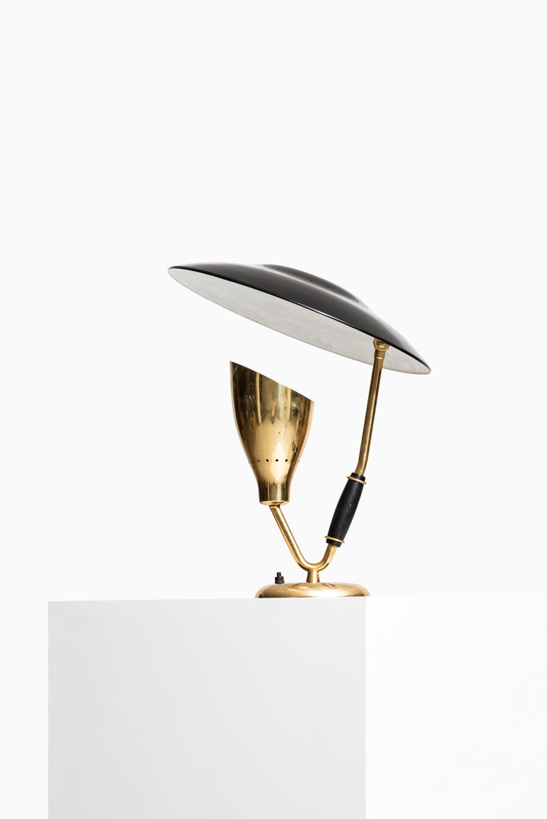 Svend Aage Holm Sørensen table lamp in brass at Studio Schalling