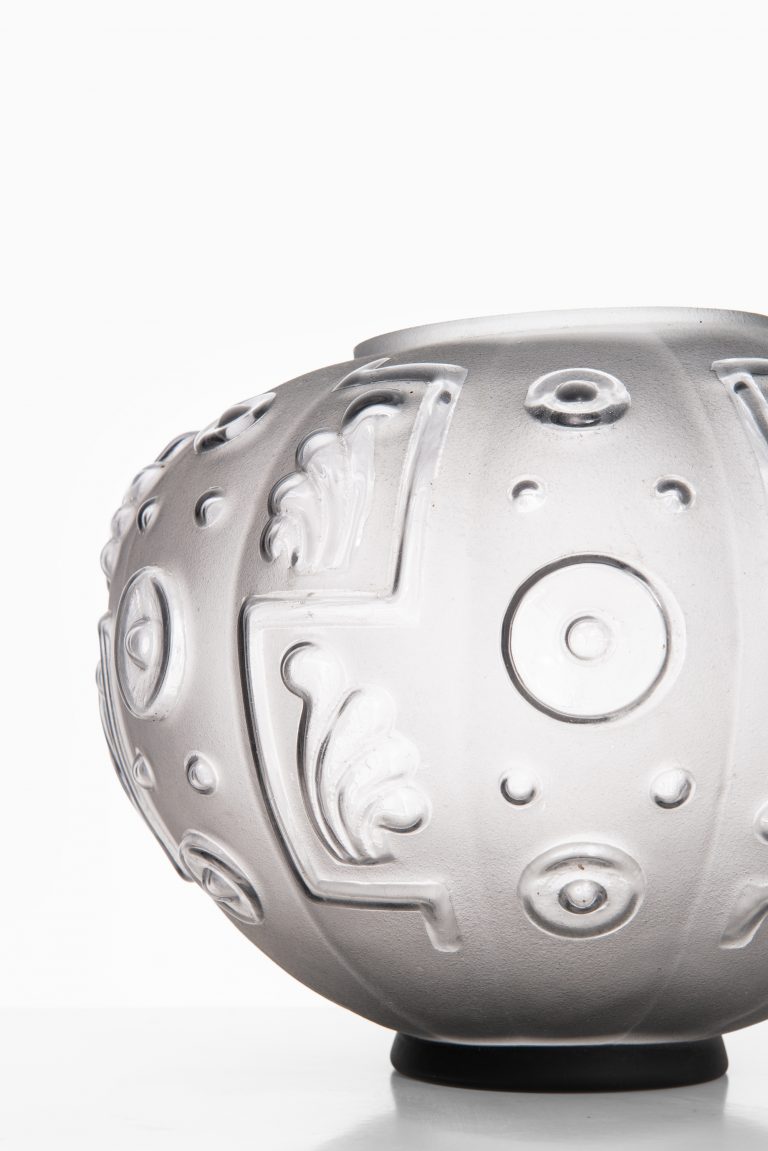 Edvin Ollers glass vase by Elme at Studio Schalling