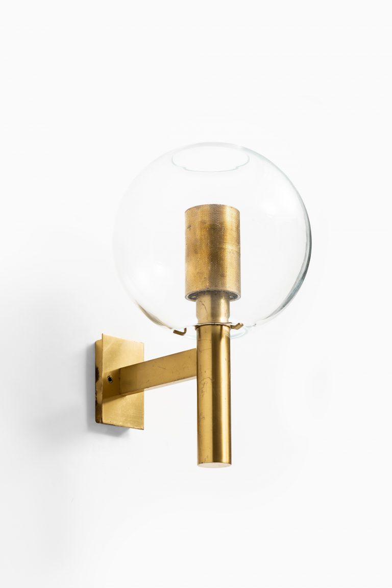 Hans-Agne Jakobsson V-80 wall lamps at Studio Schalling