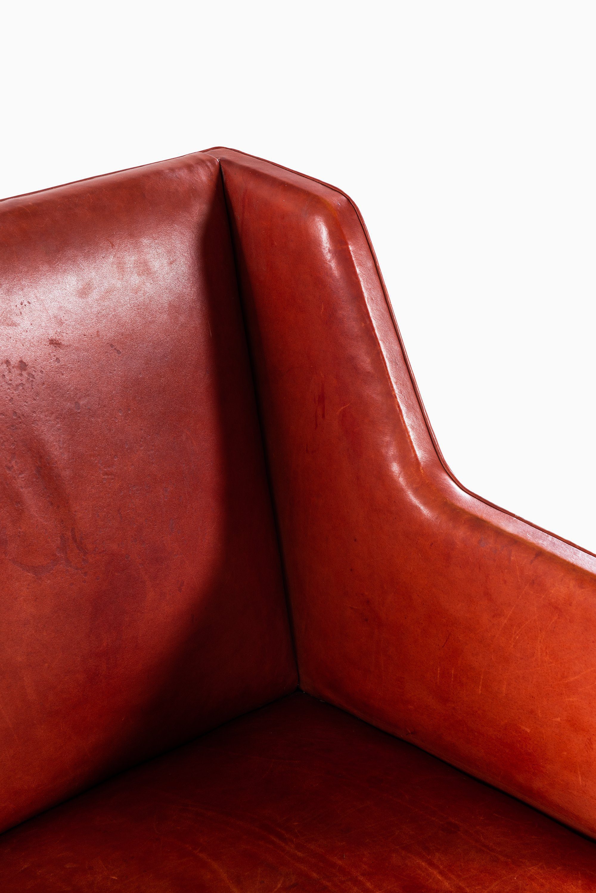 Kaare Klint sofa model 5011 in niger leather at Studio Schalling