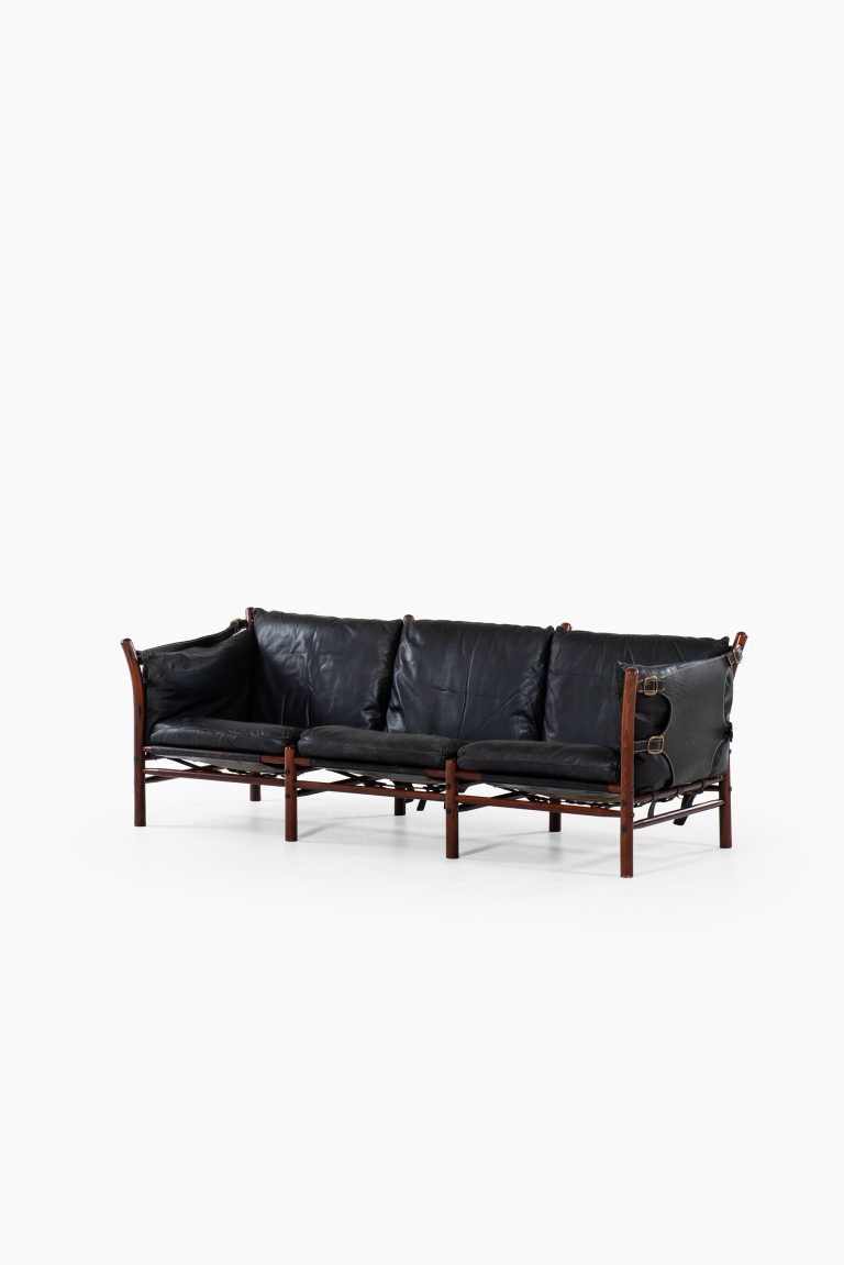 Arne Norell Ilona sofa in black leather at Studio Schalling