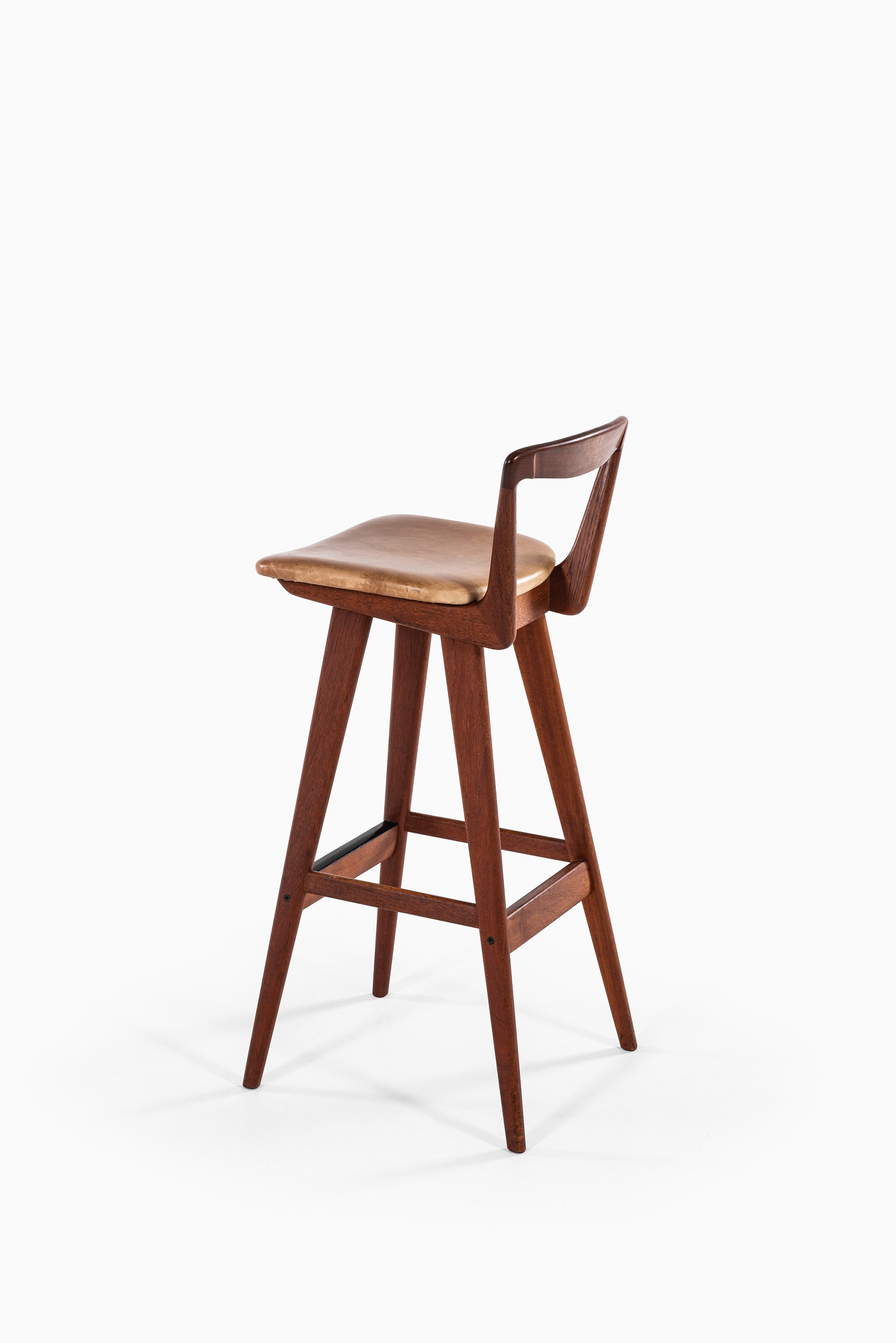 Henry Rosengren Hansen bar stools in teak at Studio Schalling