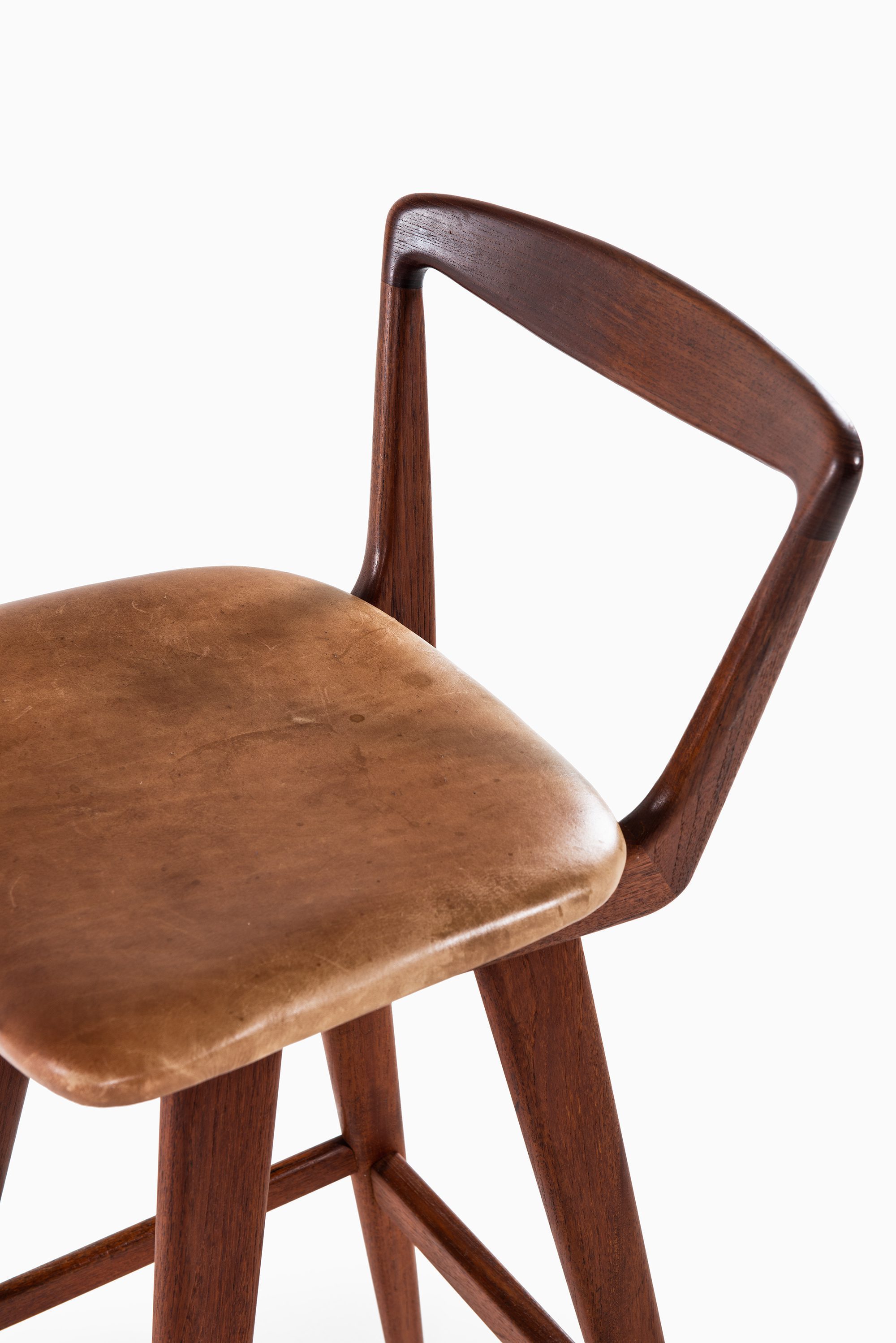 Henry Rosengren Hansen bar stools in teak at Studio Schalling