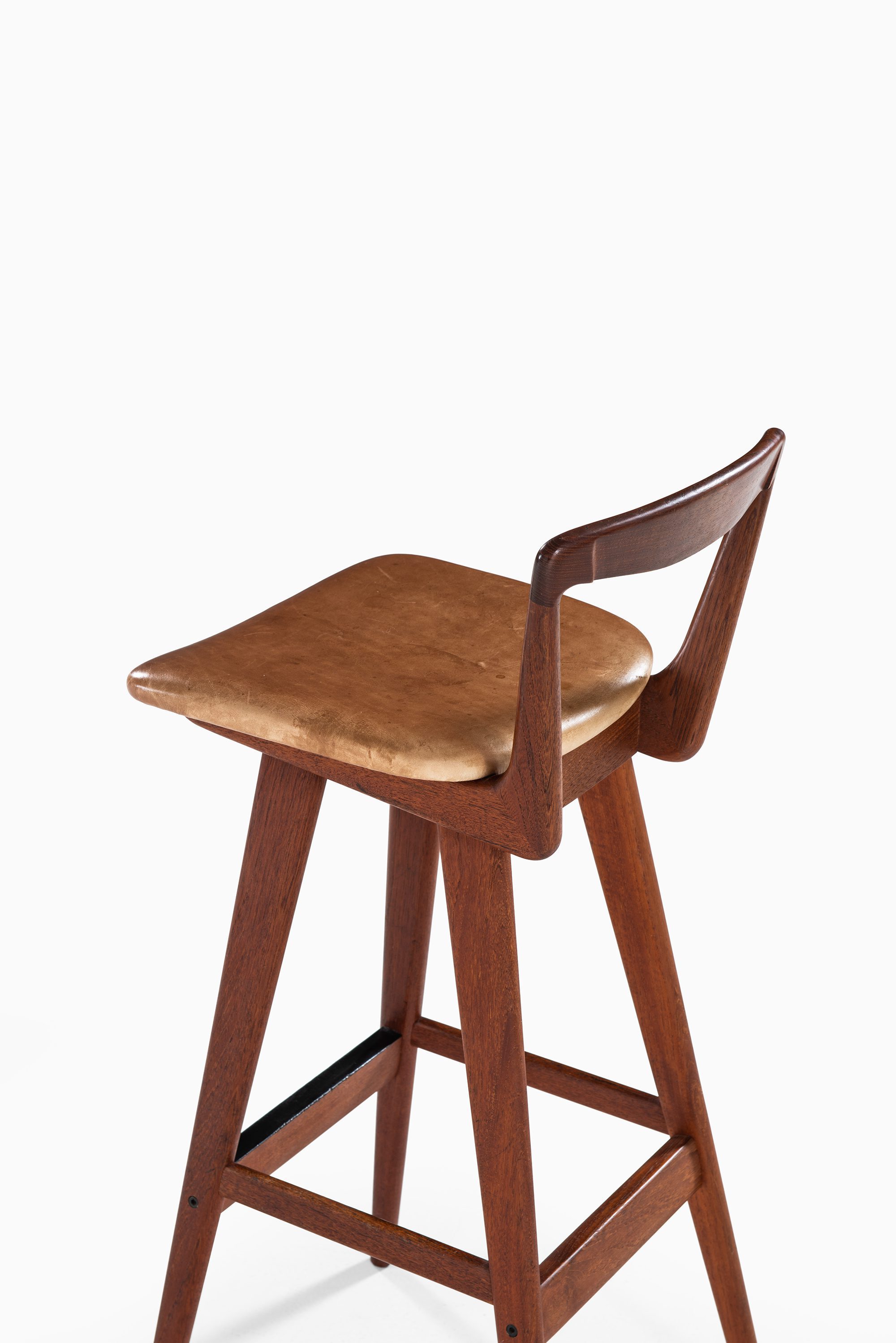 Henry Rosengren Hansen bar stools in teak at Studio Schalling