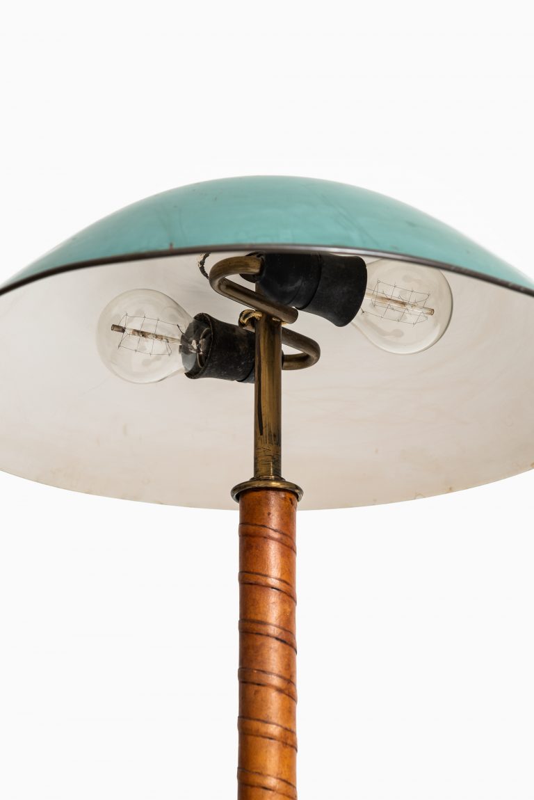 Table lamp in brass by Nordiska Kompaniet at Studio Schalling