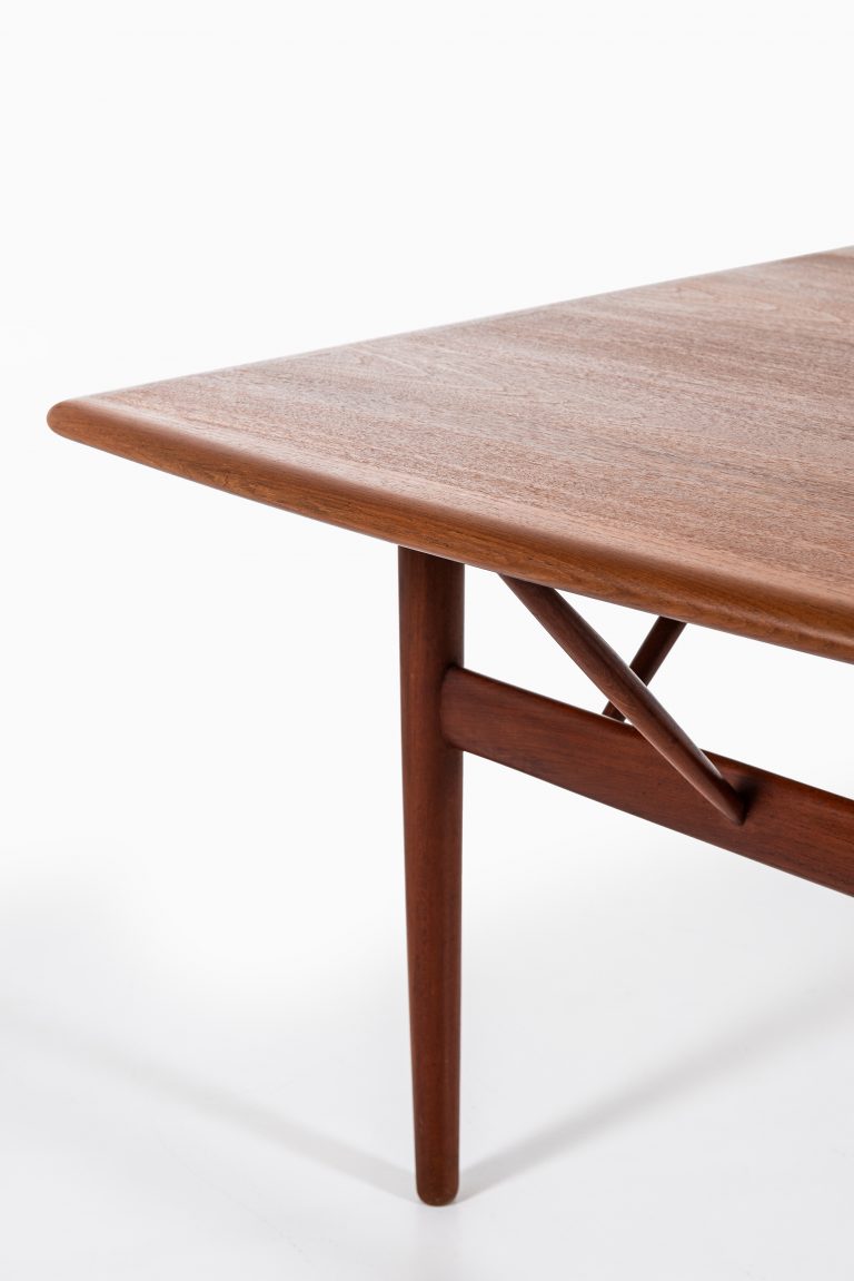 Ludvig Pontoppidan dining table model PD 700 at Studio Schalling