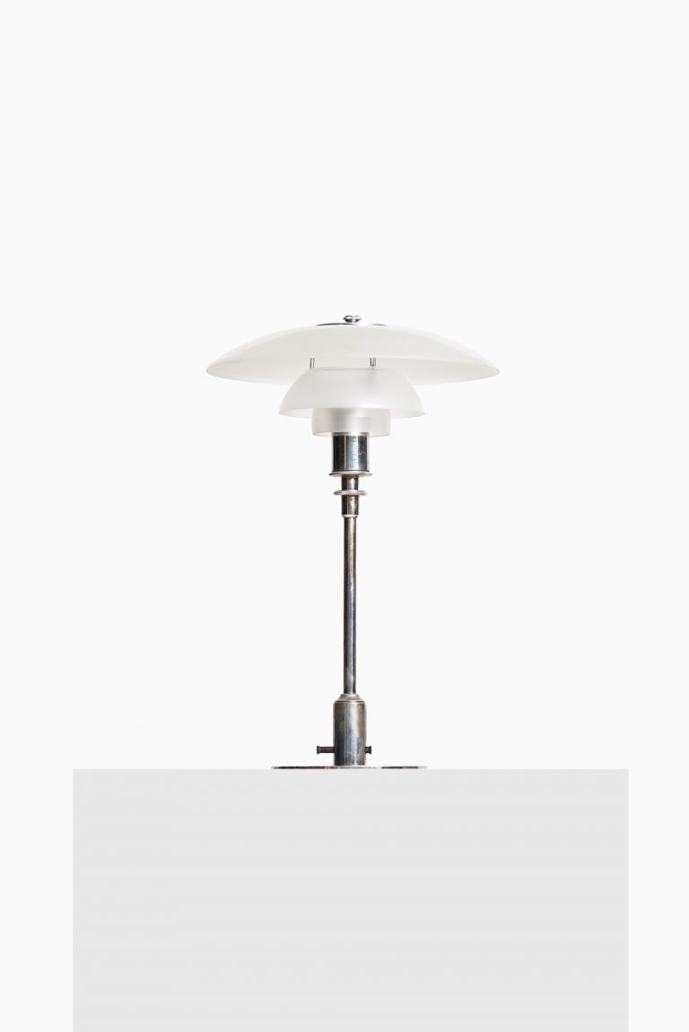 Poul Henningsen table lamp model PH-3/2 at Studio Schalling