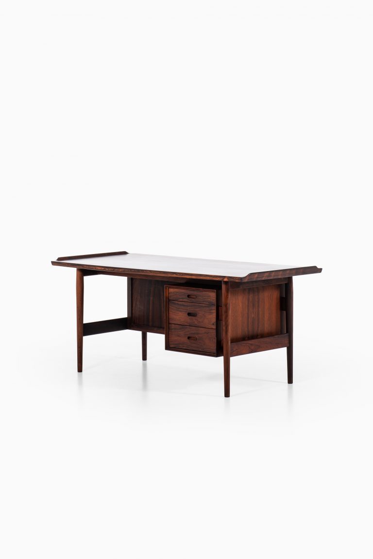 Arne Vodder desk model 205 in rosewood at Studio Schalling