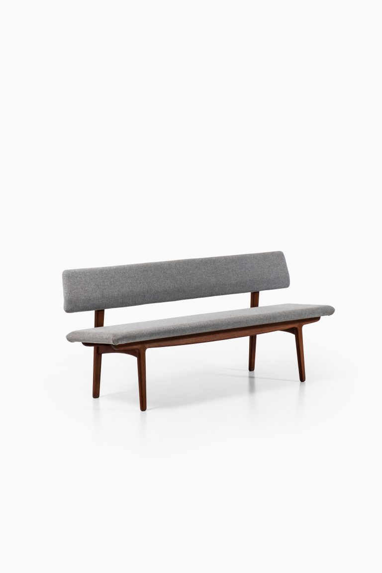 Aksel Bender Madsen & Ejnar Larsen sofa at Studio Schalling