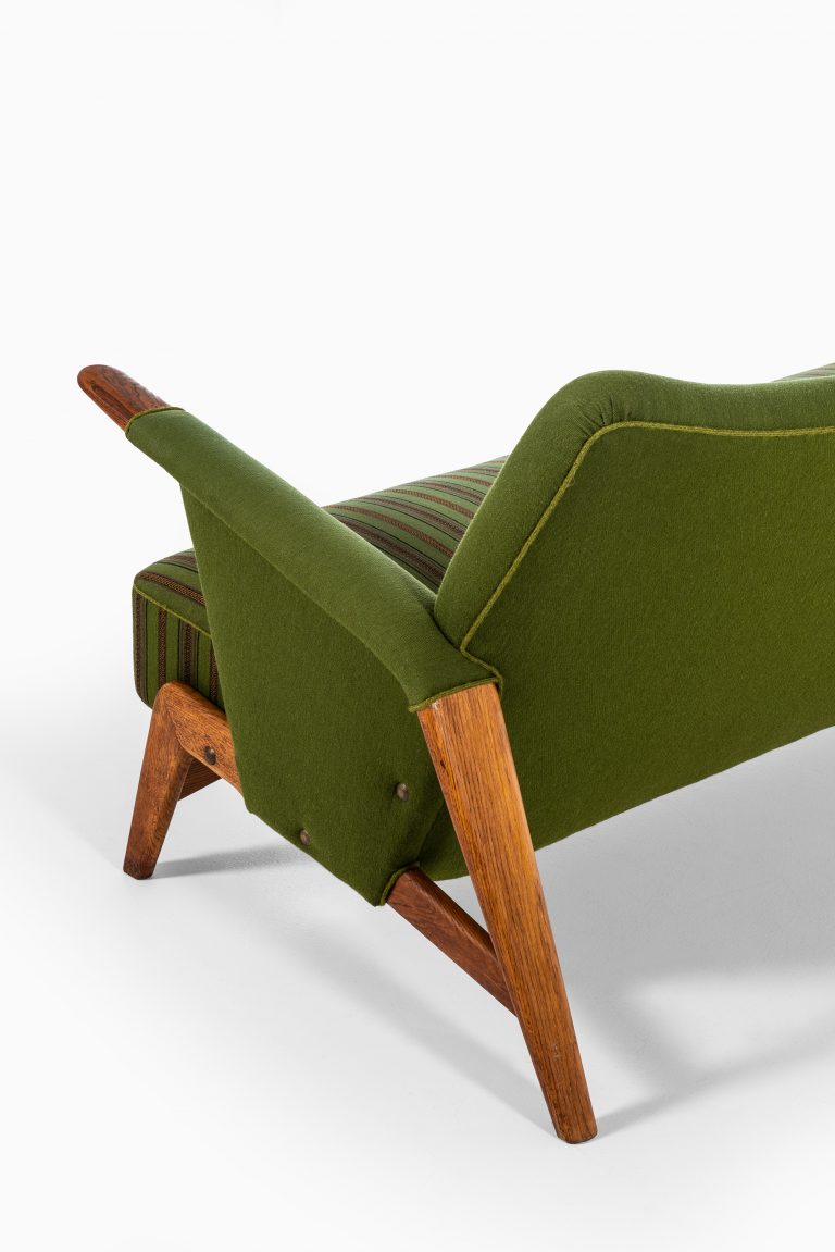Arne Hovmand-Olsen sofa model 480 in oak at Studio Schalling