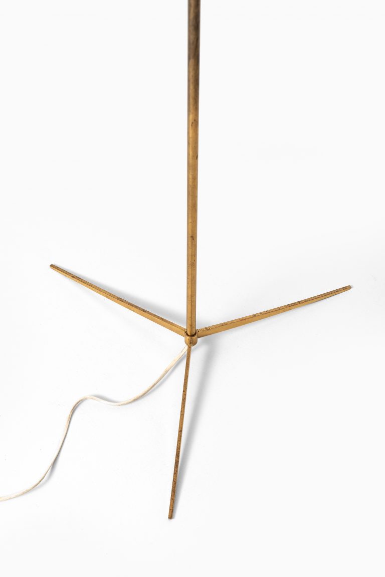 Svend Aage Holm Sørensen floor lamp in brass at Studio Schalling