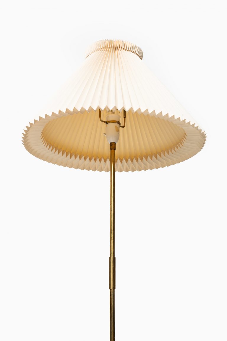 Svend Aage Holm Sørensen floor lamp in brass at Studio Schalling