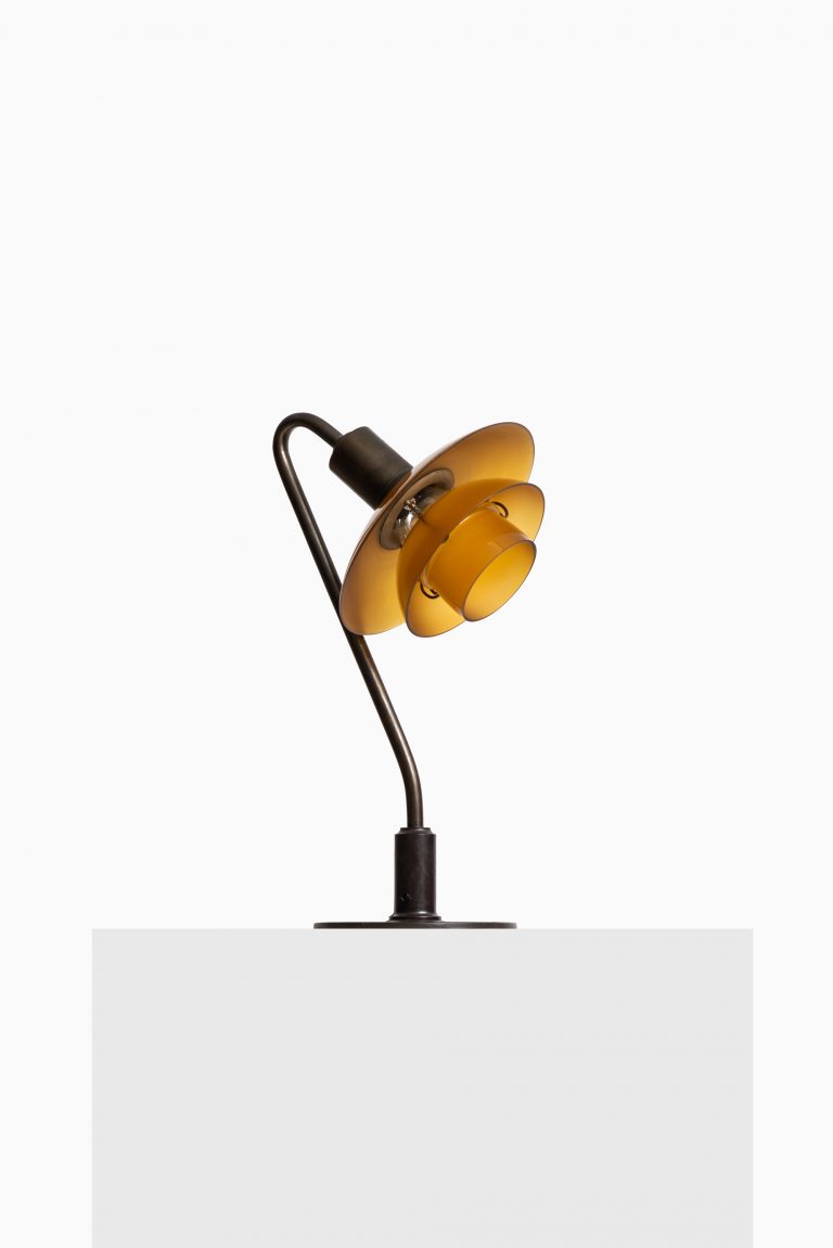 Poul Henningsen Vintergækken table lamp at Studio Schalling