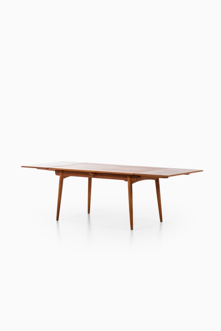 Hans Wegner dining table model AT-312 at Studio Schalling