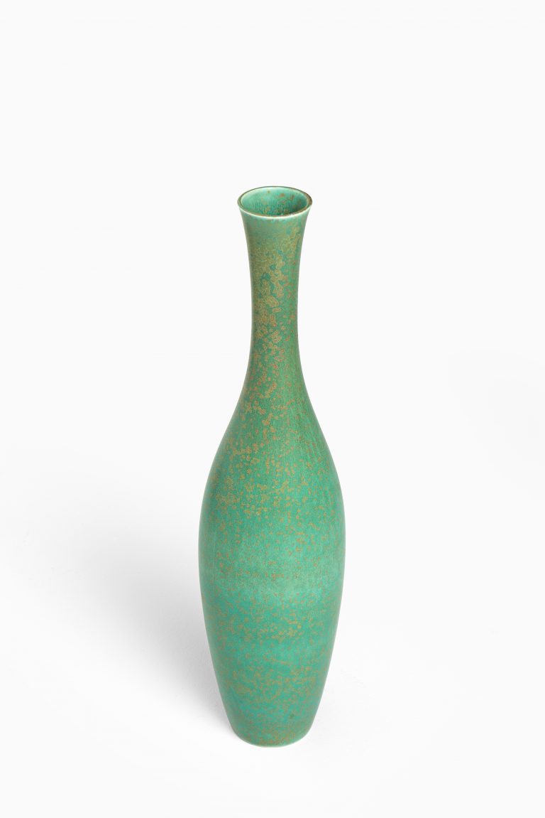 Carl-Harry Stålhane ceramic vase in green glaze at Studio Schalling