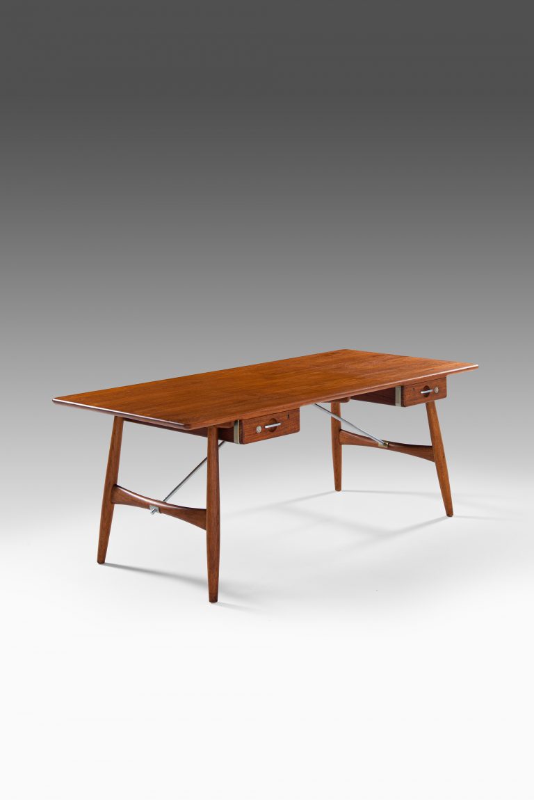 Hans Wegner desk model JH-571 in teak at Studio Schalling
