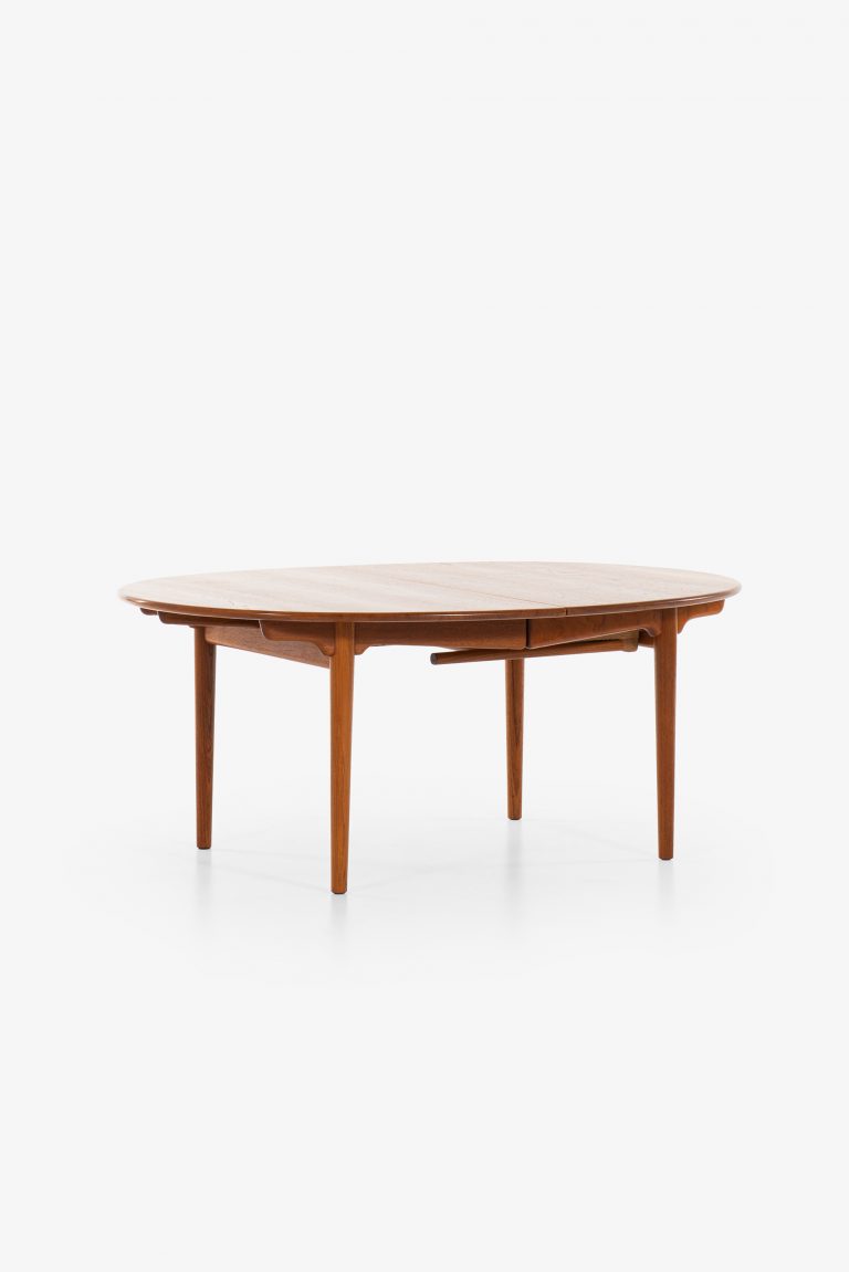 Hans Wegner dining table model JH-567 in solid teak at Studio Schalling