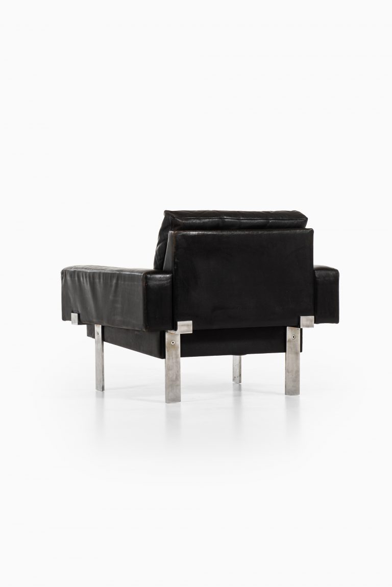 Illum Wikkelsø easy chair in steel and black leather at Studio Schalling