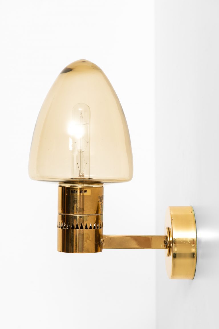 Hans-Agne Jakobsson wall lamps model V-220 at Studio Schalling