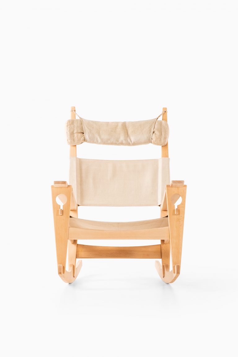Hans Wegner keyhole rocking chair model GE-273 at Studio Schalling