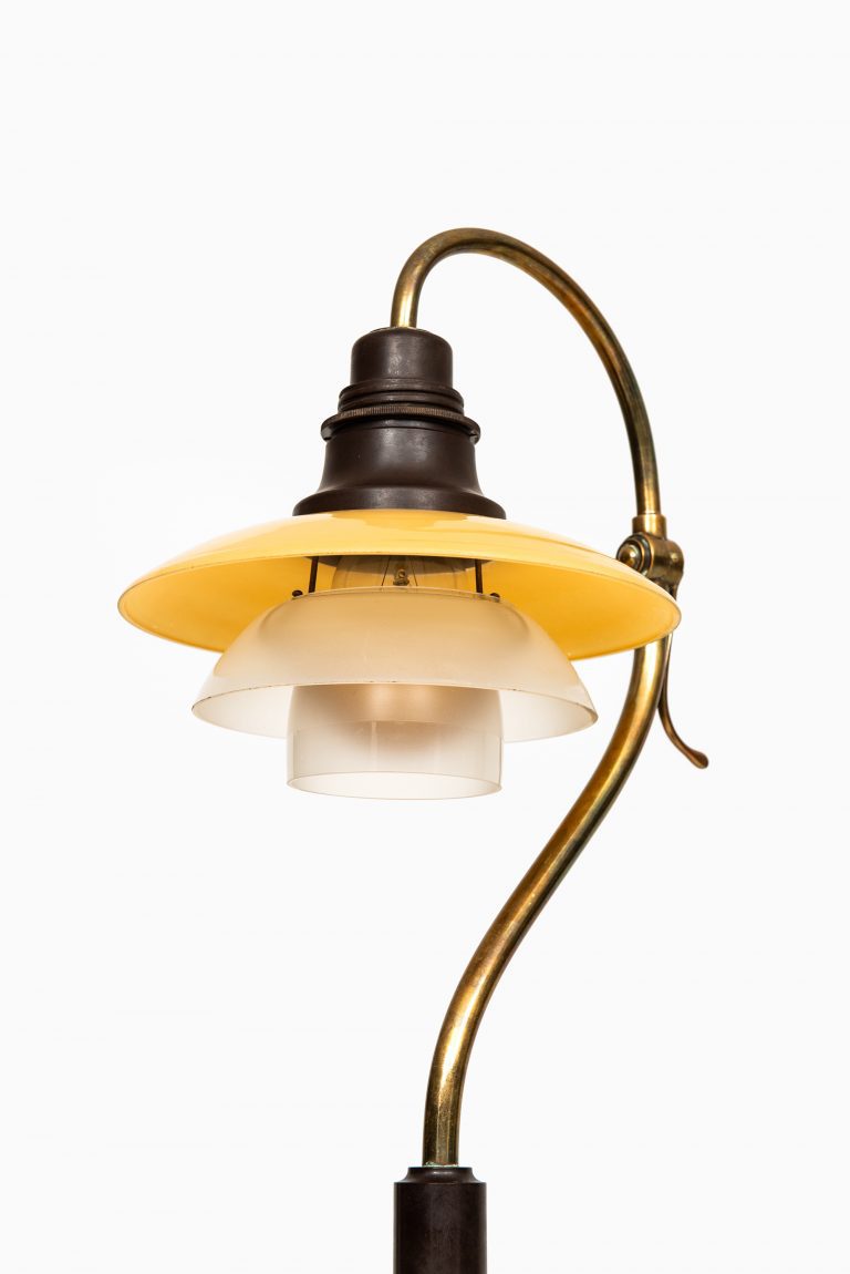 Poul Henningsen table lamp model PH-2/2 at Studio Schalling