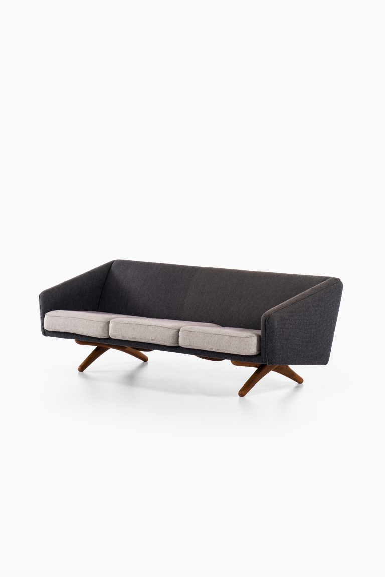 Illum Wikkelsø sofa model ML-90 by Michael Laursen at Studio Schalling