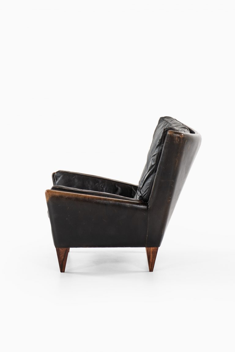 Illum Wikkelsø easy chair model V11 by Holger Christiansen at Studio Schalling