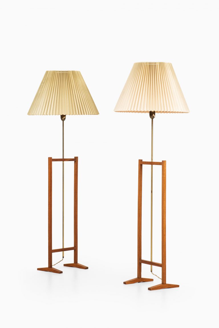 Pair of floor lamps in teak and brass at Studio Schalling