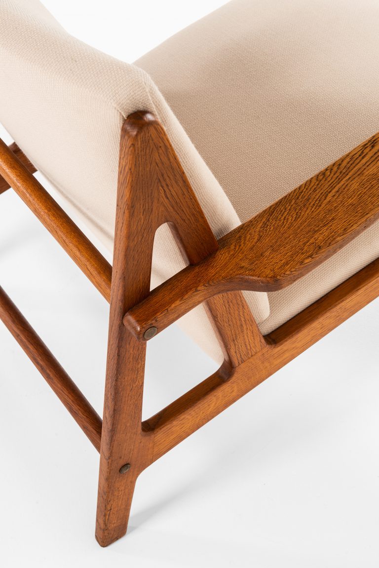 Børge Mogensen easy chair in oak at Studio Schalling