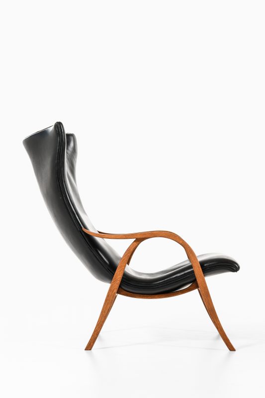 Frits Henningsen easy chair in oak and black leather at Studio Schalling