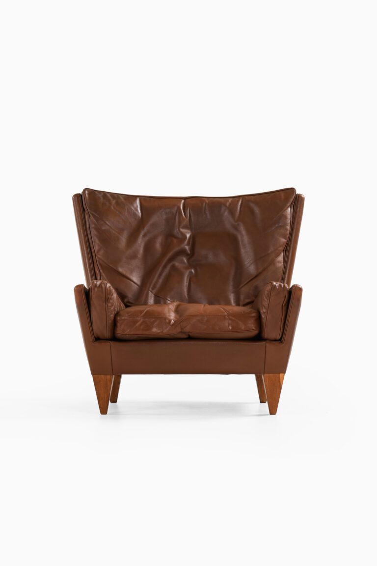 Illum Wikkelsø easy chair model V11 at Studio Schalling