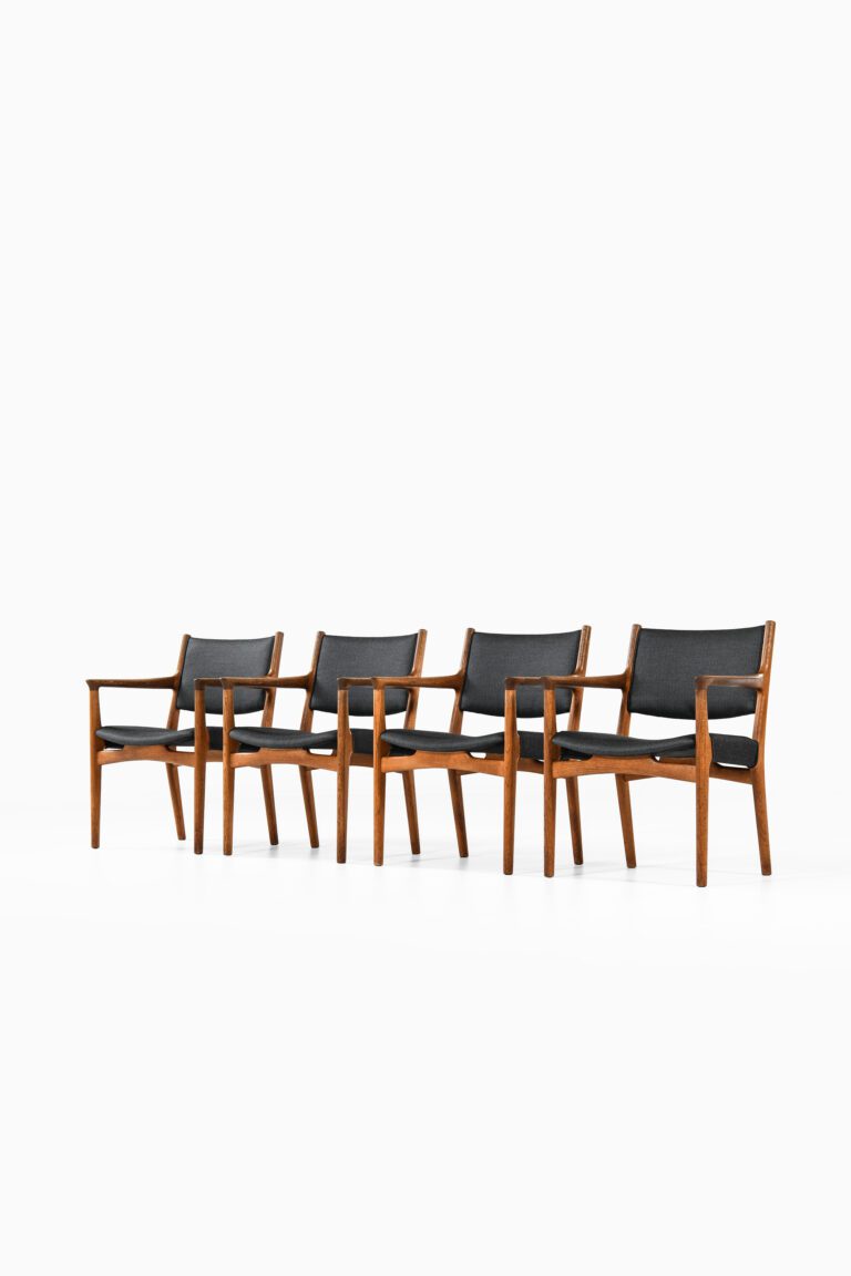 Hans Wegner armchairs model JH-525 at Studio Schalling
