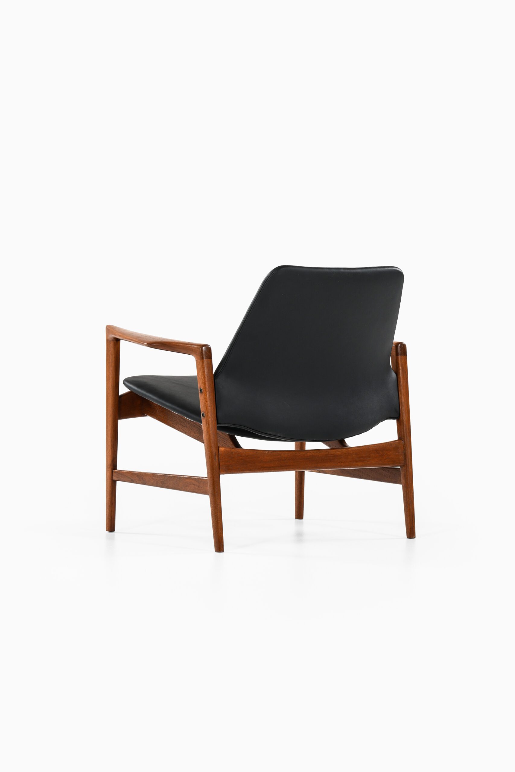 Ib Kofod-Larsen easy chair model Holte at Studio Schalling
