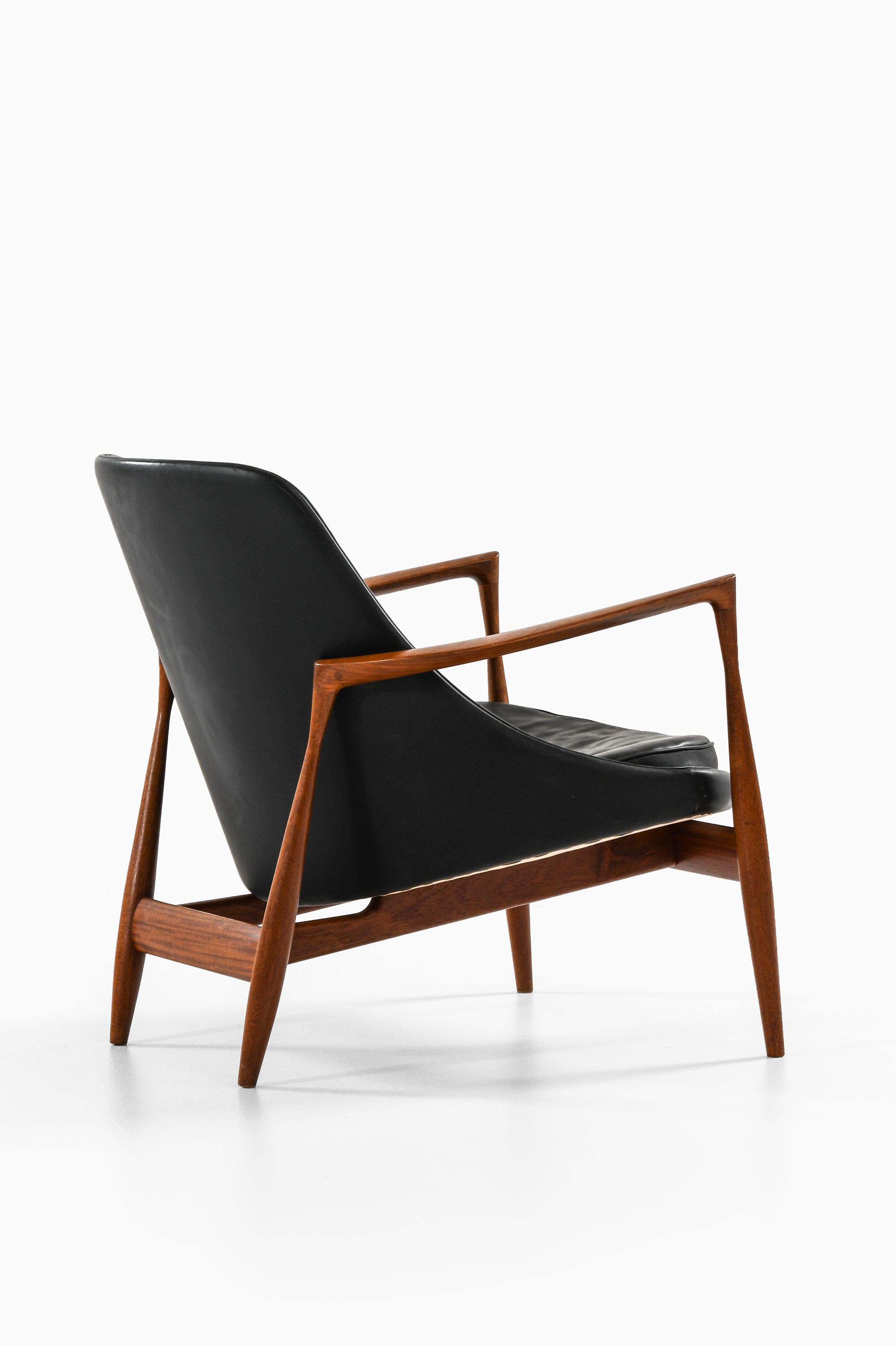 Ib Kofod-Larsen easy chair model Elizabeth at Studio Schalling