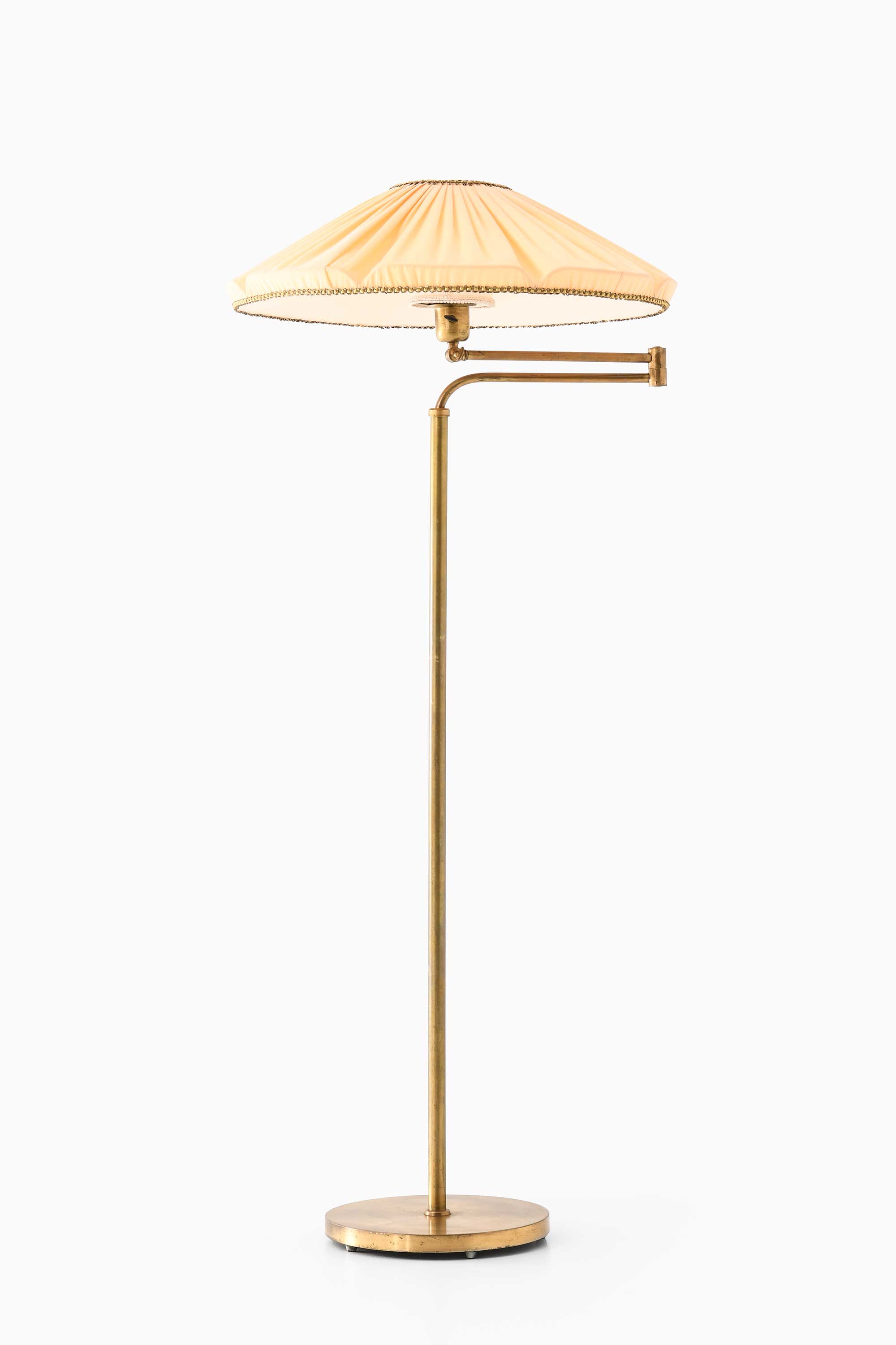 Floor lamp in brass from the 1940's at Studio Schalling
