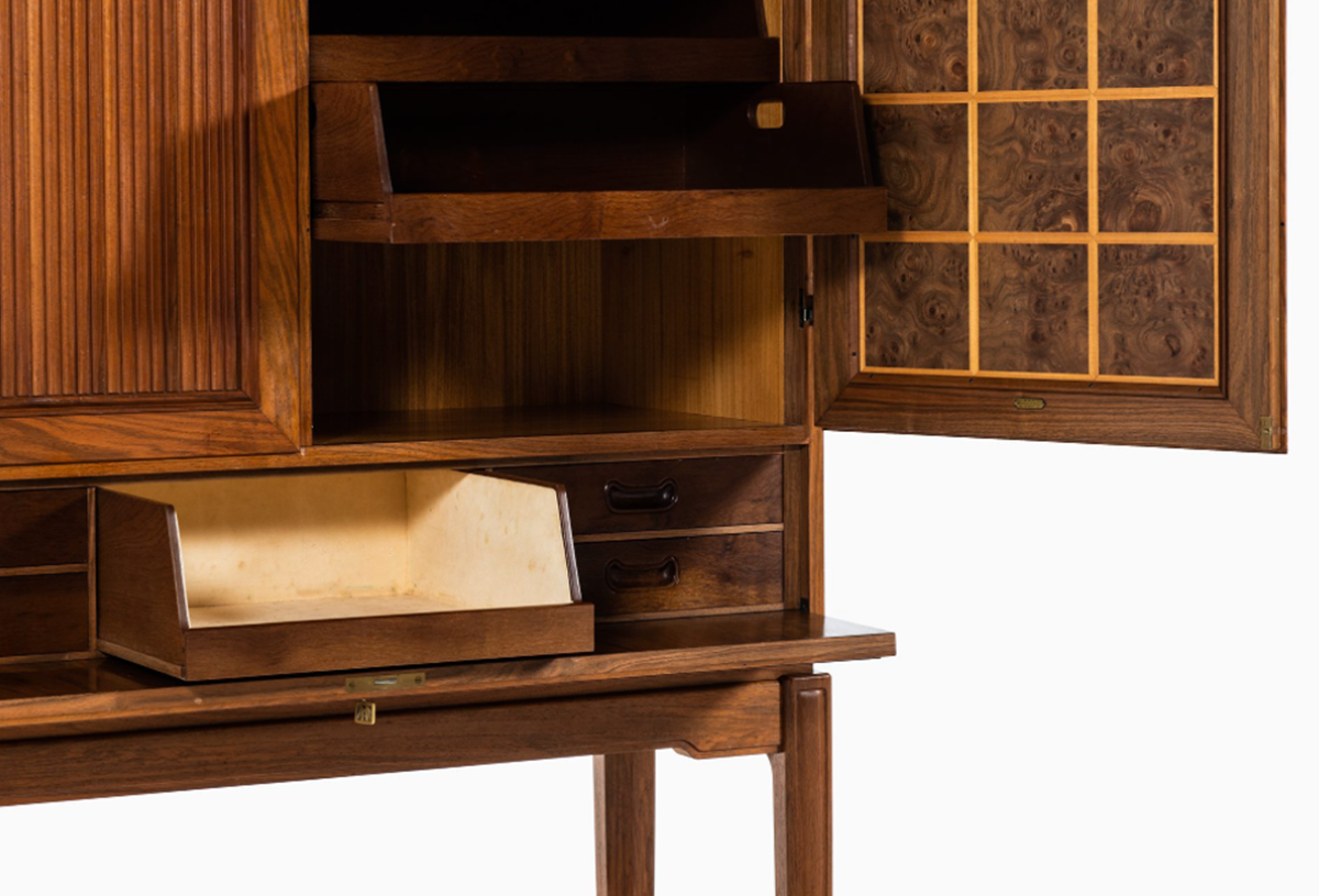 Sigvard Nilsson tray in teak by Söwe Konst at Studio Schalling